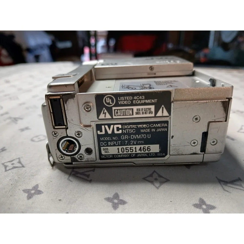JVC CyberCam GR-DVM70 MiniDV Camcorder 10x/200x Zoom 2.5